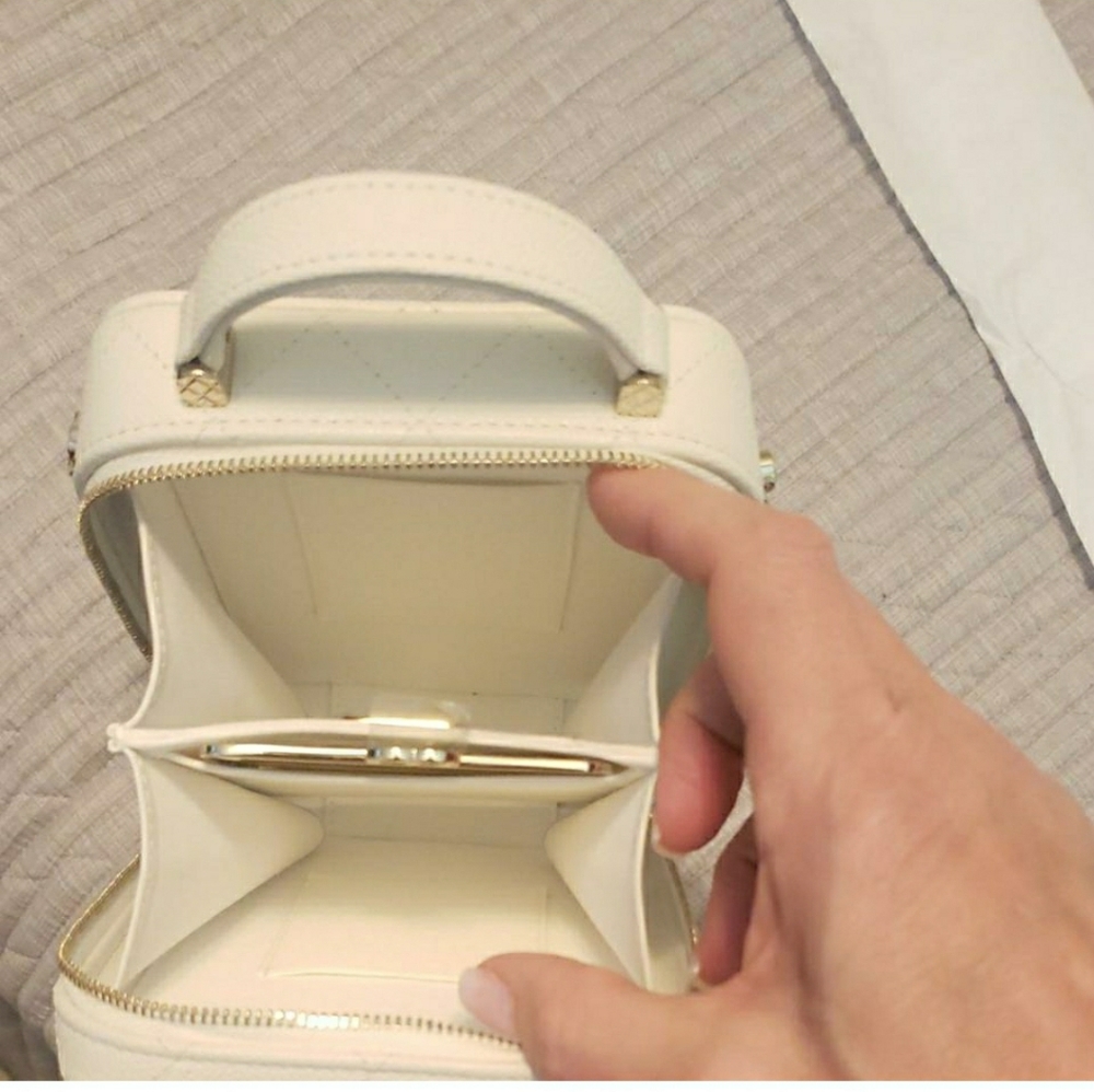 Chanel crossbody vertical vanity bag - Picture 3 of 5